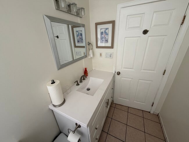 BATHROOM 2 - 3926 W 59th St