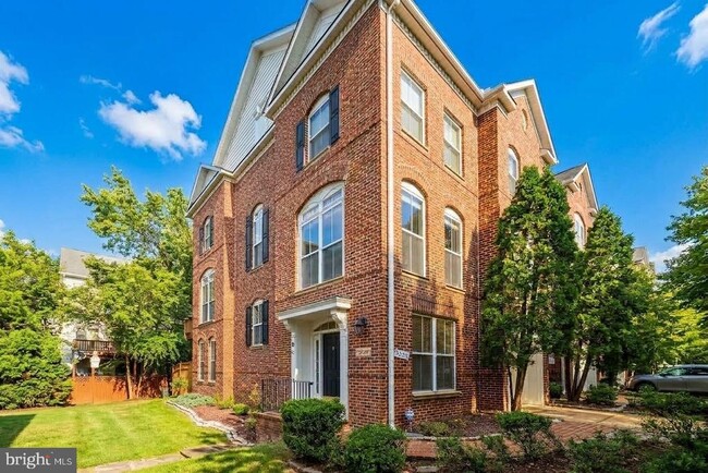 5256 Bessley Pl