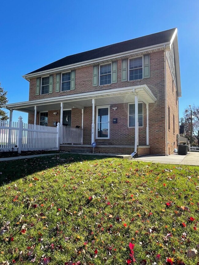 Photo - 3 Bedroom Townhome in Lancaster!