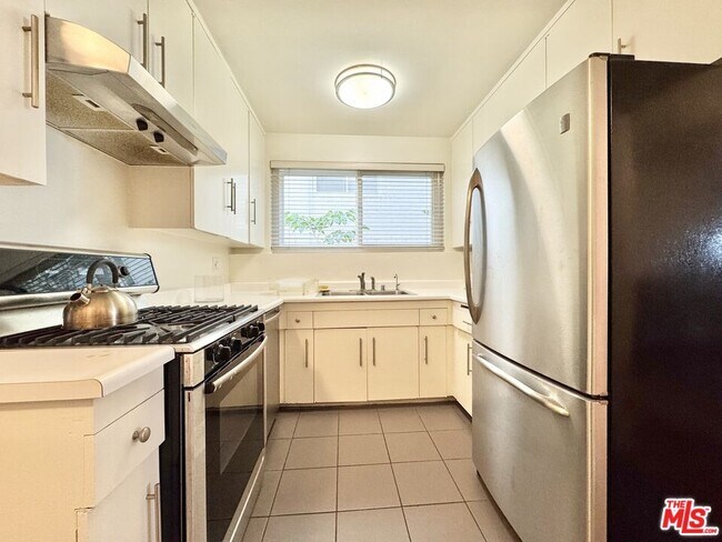 Photo - 10655 Wilshire Blvd Unit 303