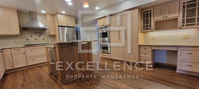 Photo - Spacious 5/3 Home With Fully Updated Kitchen, Over 2500SF of Space, Pets Negotiable