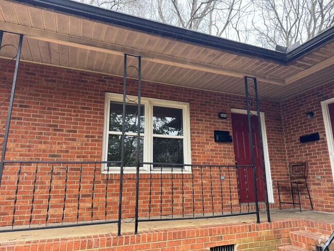 Building Photo - Two Bedroom Apartment in Statesville