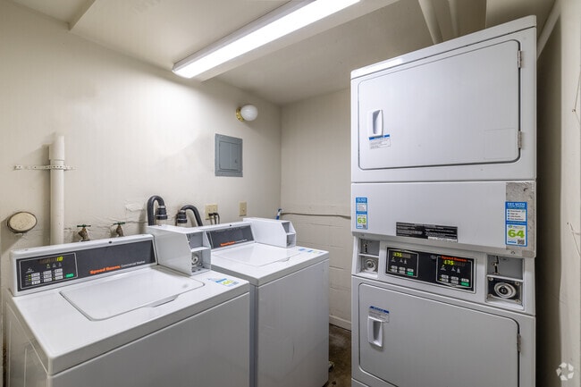 Lavandería - 2015 Haste St.