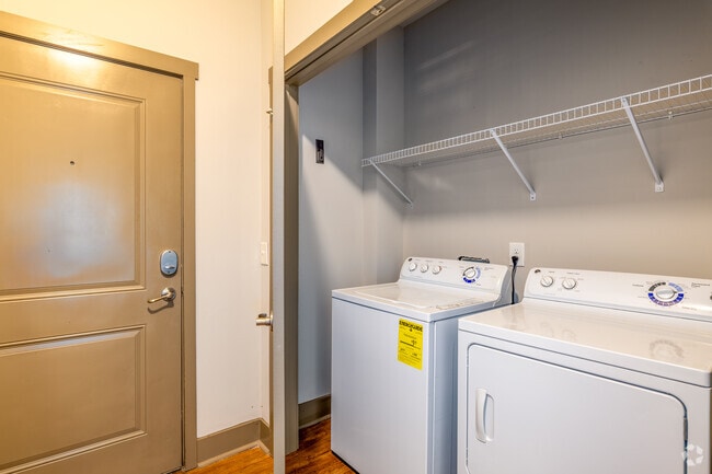 3BR, 3BA - 1,050SF - Laundry