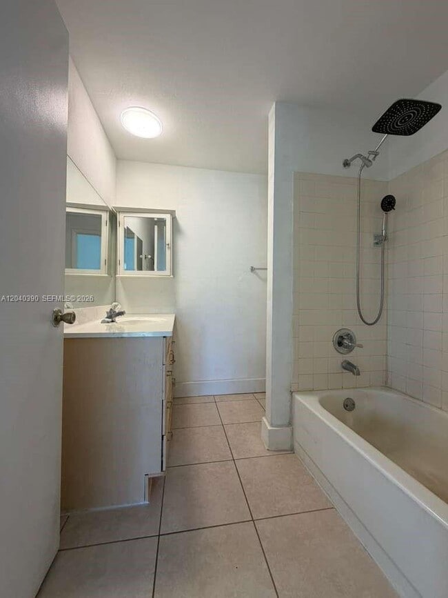 Photo - 2550 SW 18th Terrace Unidad 2201
