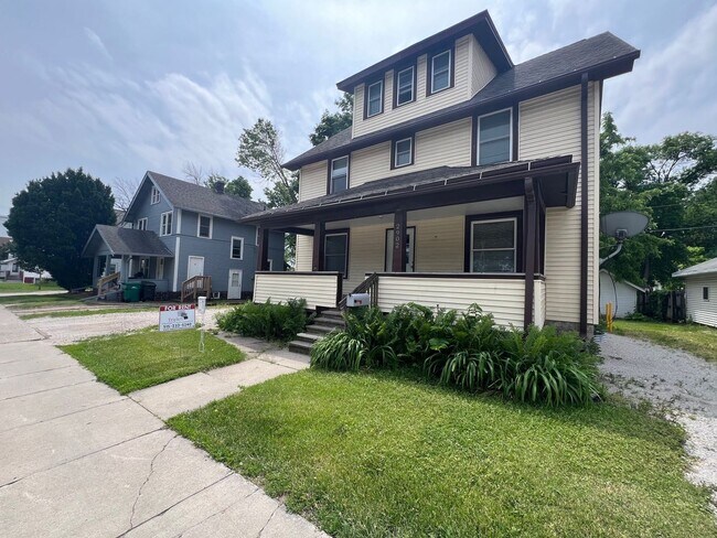 Photo - Over 2,000sf and 8 Bedrooms