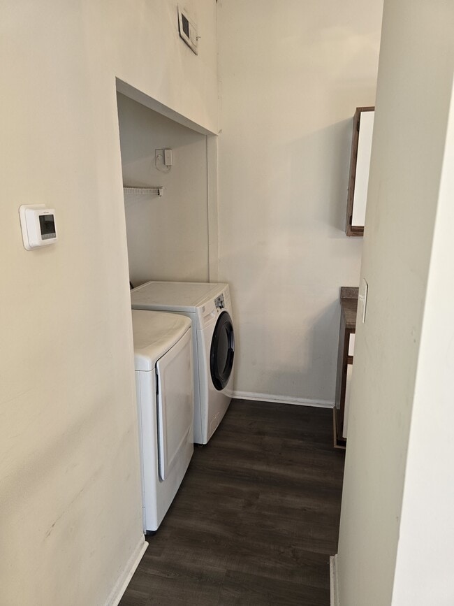 Building Photo - 5649 Summit Arch Unit 202