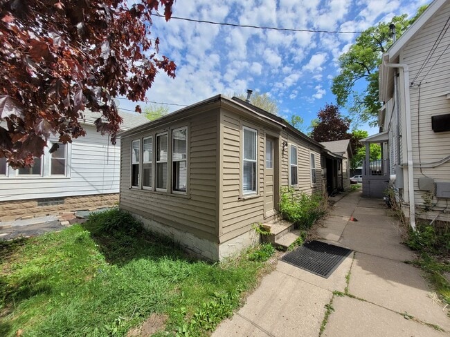 Building Photo - nre612 Unit 614