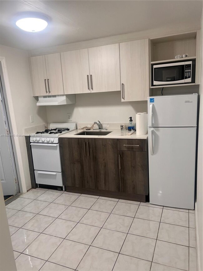 Photo - 7901 SW 26th St Unidad 1