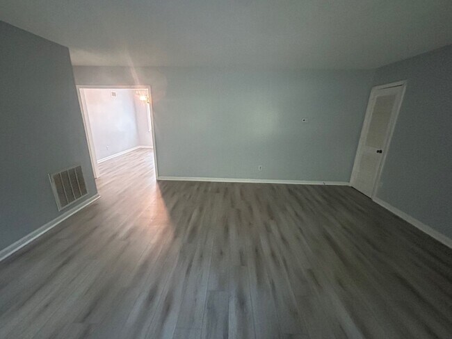 Photo - 715 Montague Road Unit D