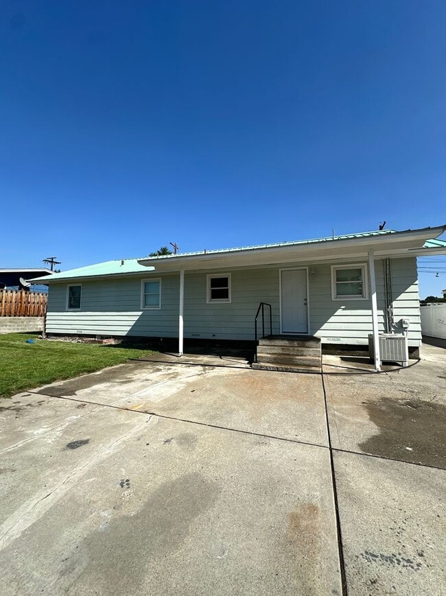 Photo - 3 Bedroom 1 Bath home * Owner Updates $600...
