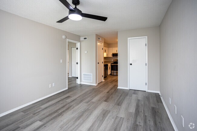1 BR, 1 BA - 637SF