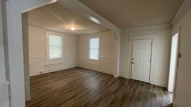 Situated between 3 parks and walking dista... - Situated between 3 parks and walking dista... House