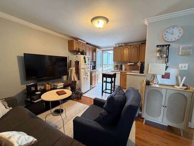 Building Photo - 122 D St Unit 3