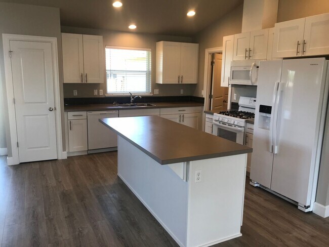 Photo - 1643 NE 5th St