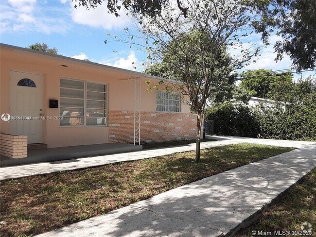 Building Photo - 412 SW 10th St Rental
