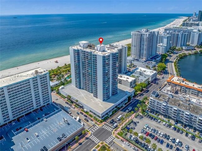 Building Photo - 2655 Collins Ave Unit 2655 Collins Ave appt 407 Rental