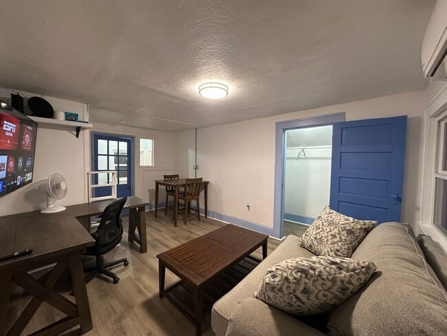 Photo - Upstairs apartment near United Regional Hospital Unidad Apt B