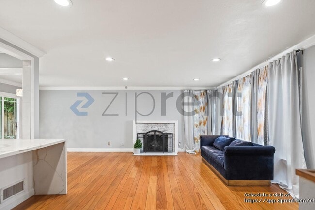 Photo - 4847 Stacy St