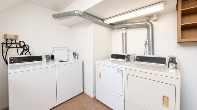 Photo - 6454 N Ridge Blvd Unit 2W