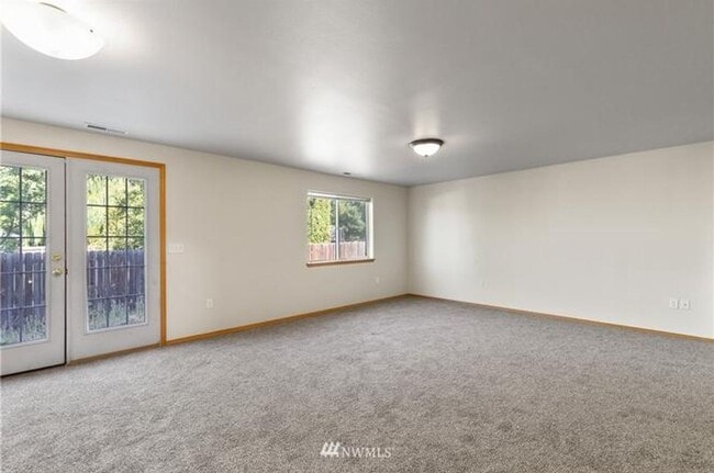 107 E King Pl
