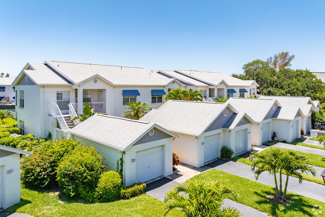11375 Shipwatch LN Largo, FL - Shipwatch Condominiums
