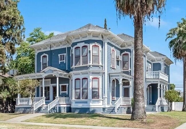 Building Photo - 1 Bedroom 1 Bath Walking distance to downtown Hanford