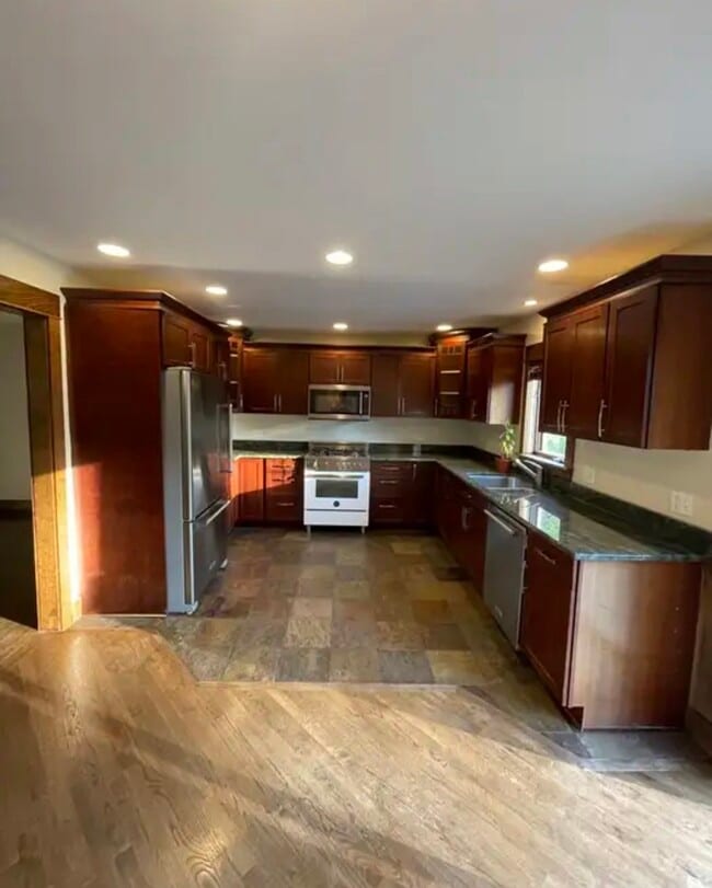 Photo - 754 Spring Rd