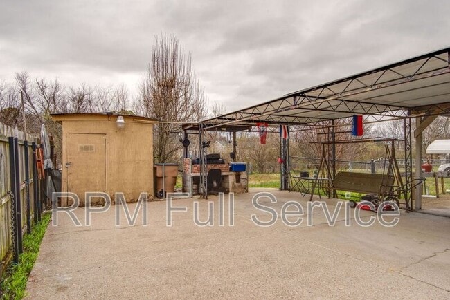 Photo - 465 Clearwater Dr