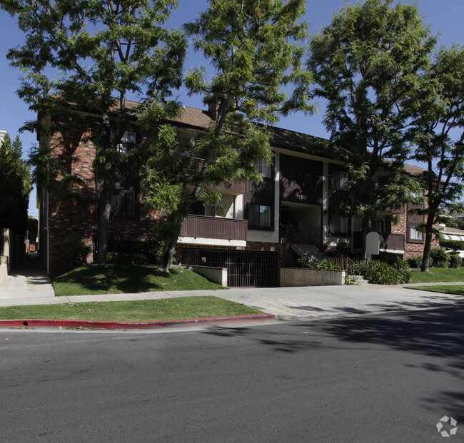 Building - 11911 Dorothy St Apartments