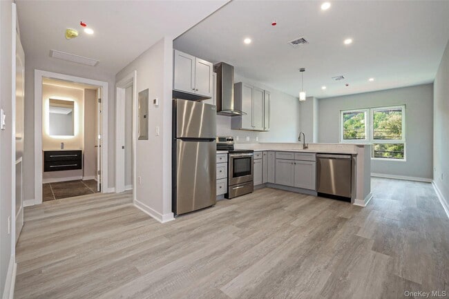 Building Photo - 500 Commerce St Unit 108