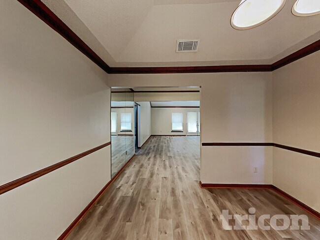 Photo - 4750 Deerfoot Ct