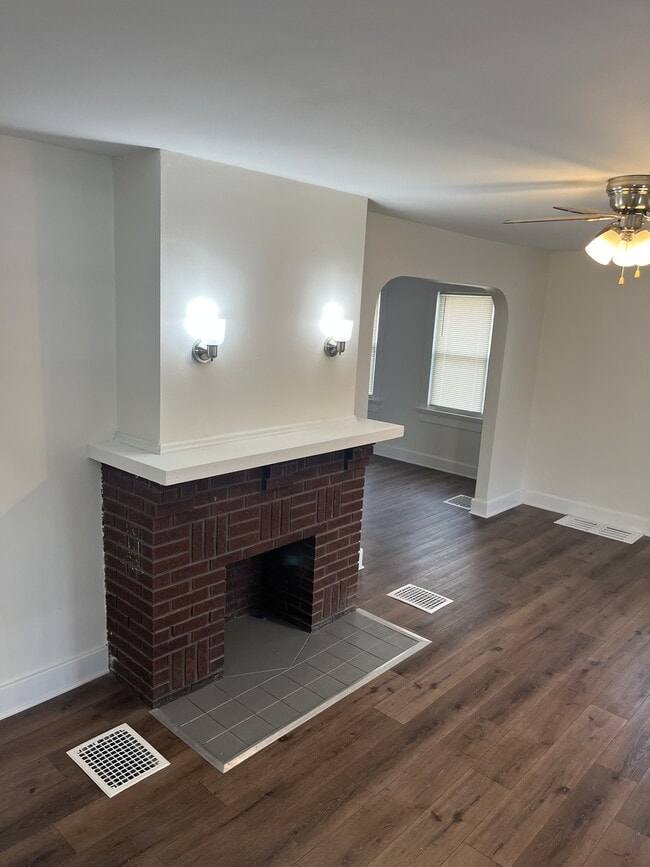 Building Photo - 1925 Brookline Ave