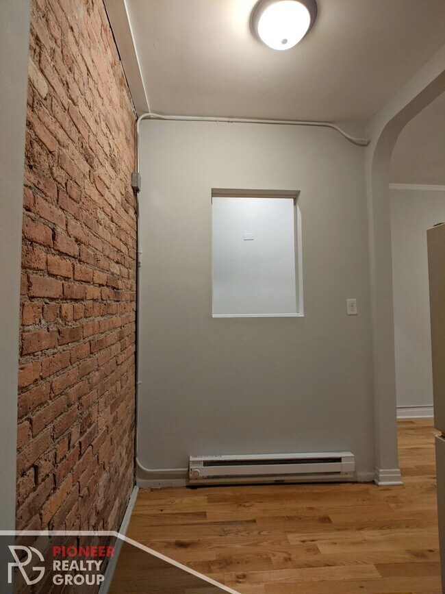 Photo - 524 W Melrose St Unit 1B