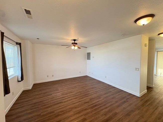 Building Photo - 1171 N. Cedar Blvd