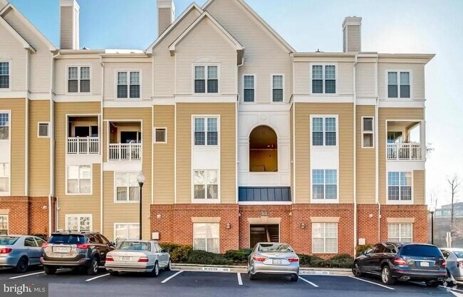 Building Photo - 2111 Highcourt Ln Unit 304 Rental