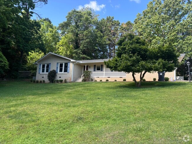 Building Photo - 1311 Lakeshore Cir Rental