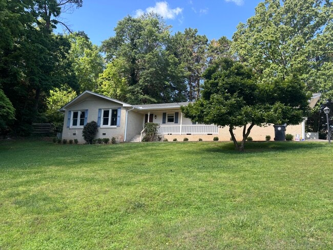 Photo - 1311 Lakeshore Cir House