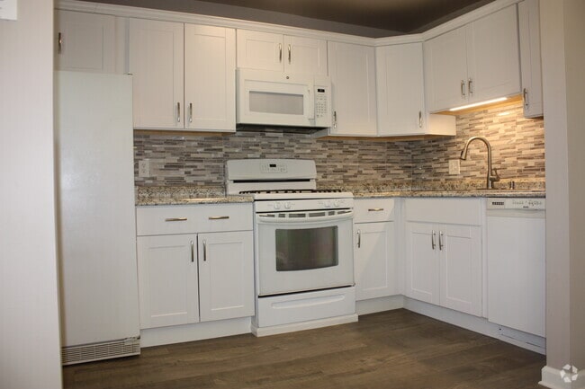 Building Photo - 220 Park Ave Rental