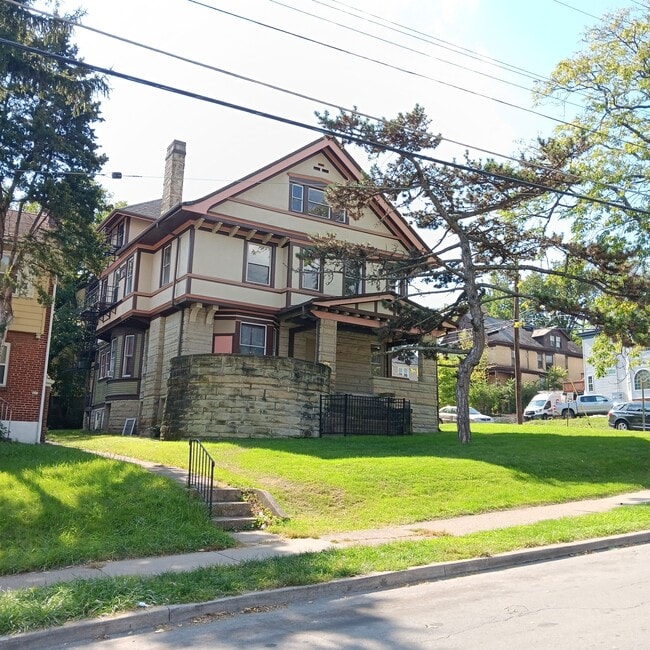 Photo - 325 McGregor Ave Unidad #2