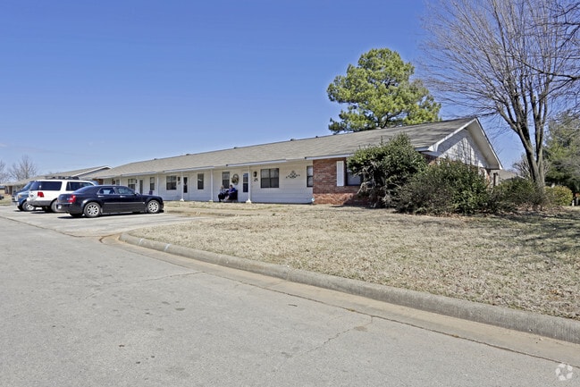 801 N 17th Place Units 33-41