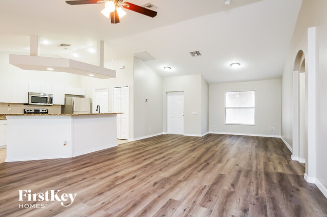 Photo - 4028 NE 10th Pl