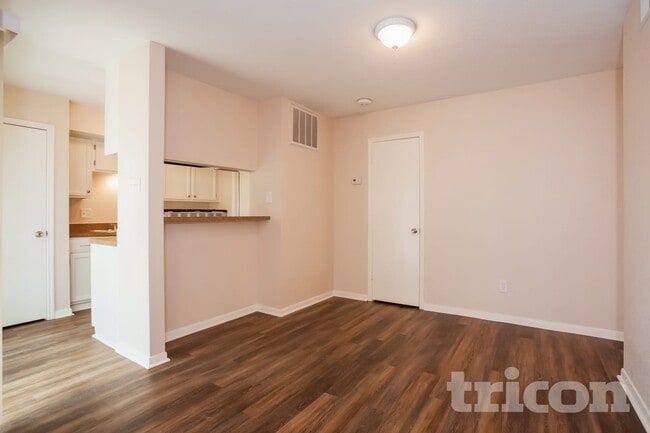 Photo - 7717 Intrepid St
