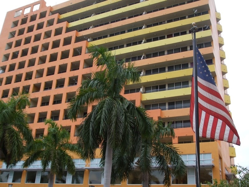 Primary Photo - Palm Center Apartments