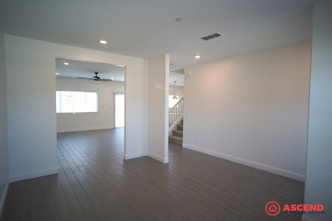 Photo - 4 Bedroom House in Gossamer Grove!