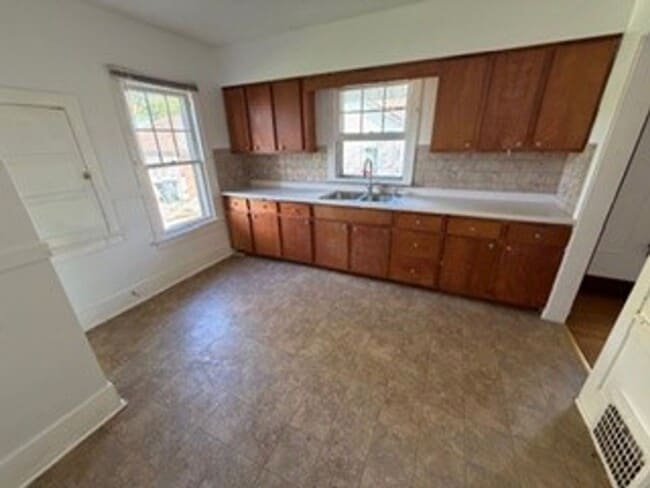 Photo - 3 Bedroom 1 BA single family in the heart ...