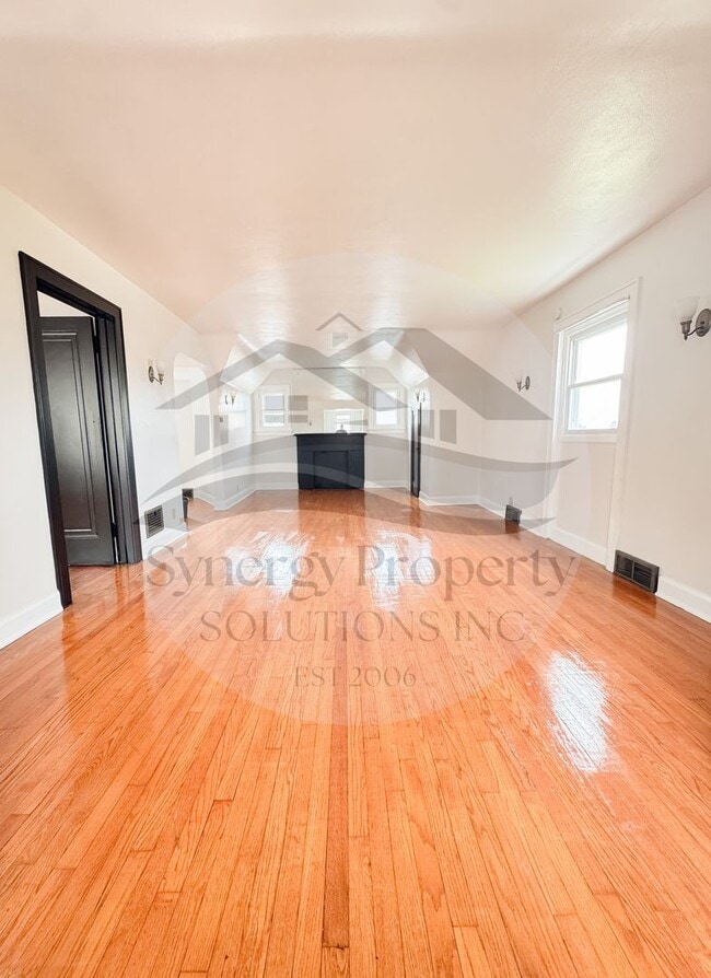 Building Photo - 46 Bartley Ave Unit 46 1/2