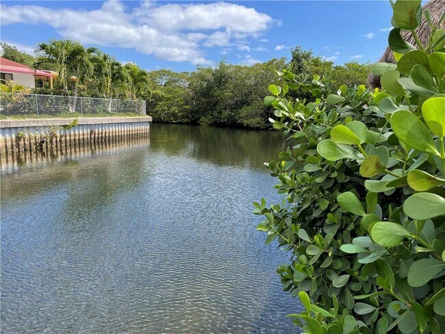 Photo - 3035 Hayes St