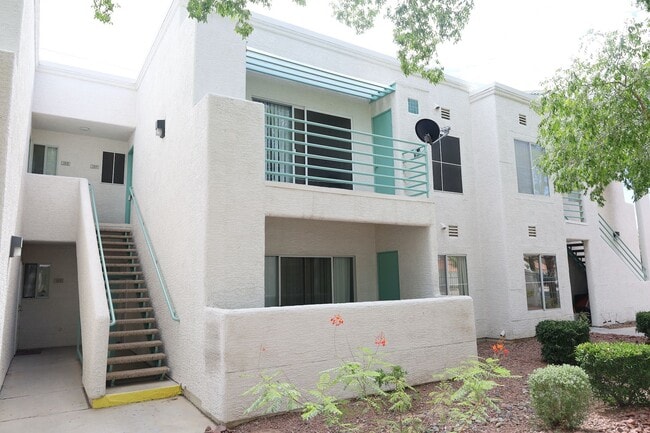 Building Photo - Lovely One Bedroom One Bathroom Apartment!