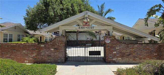 Building Photo - 2301 N Mountain Dr Unit 23